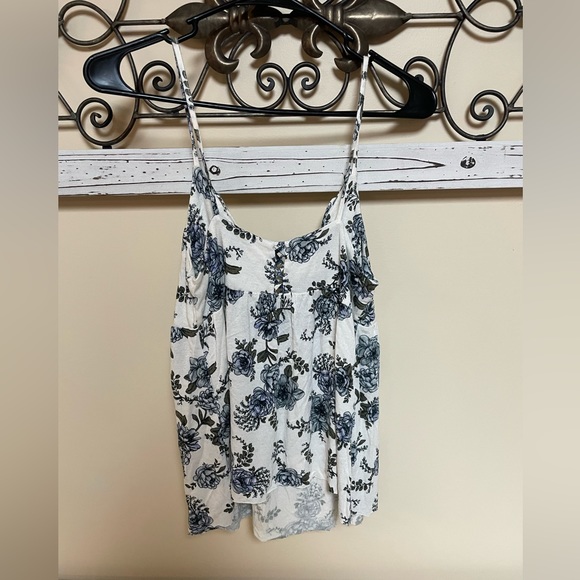 American Eagle tank top with a floral design. Size small - Picture 3 of 5
